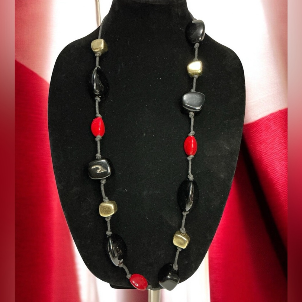 🐥 Erica Lyons Black and Red Statement Necklace